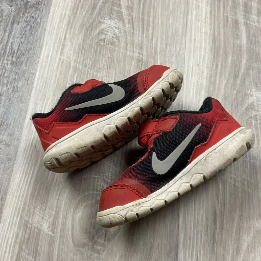 Nike‎ Kid's 7C Red Black White Hook & Loop Running Athletic Shoes 749814-600 - Picture 7 of 7